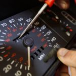 Как определить скручен ли пробег на машине