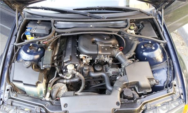 Под капотом автомобиля