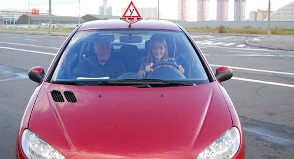 Где можно научиться водить машину